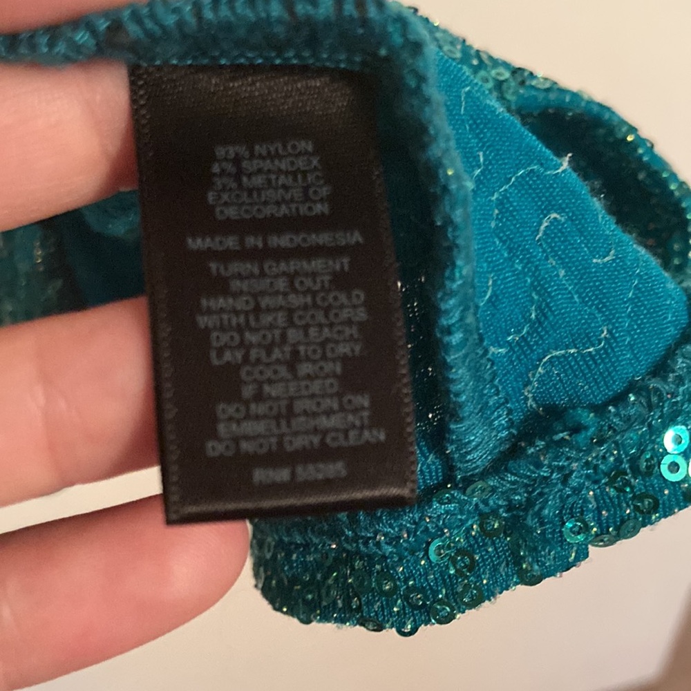 🟪 Express Women’s Green Sequin Adjustable Strap Camisole (size M) - Picture 7 of 7